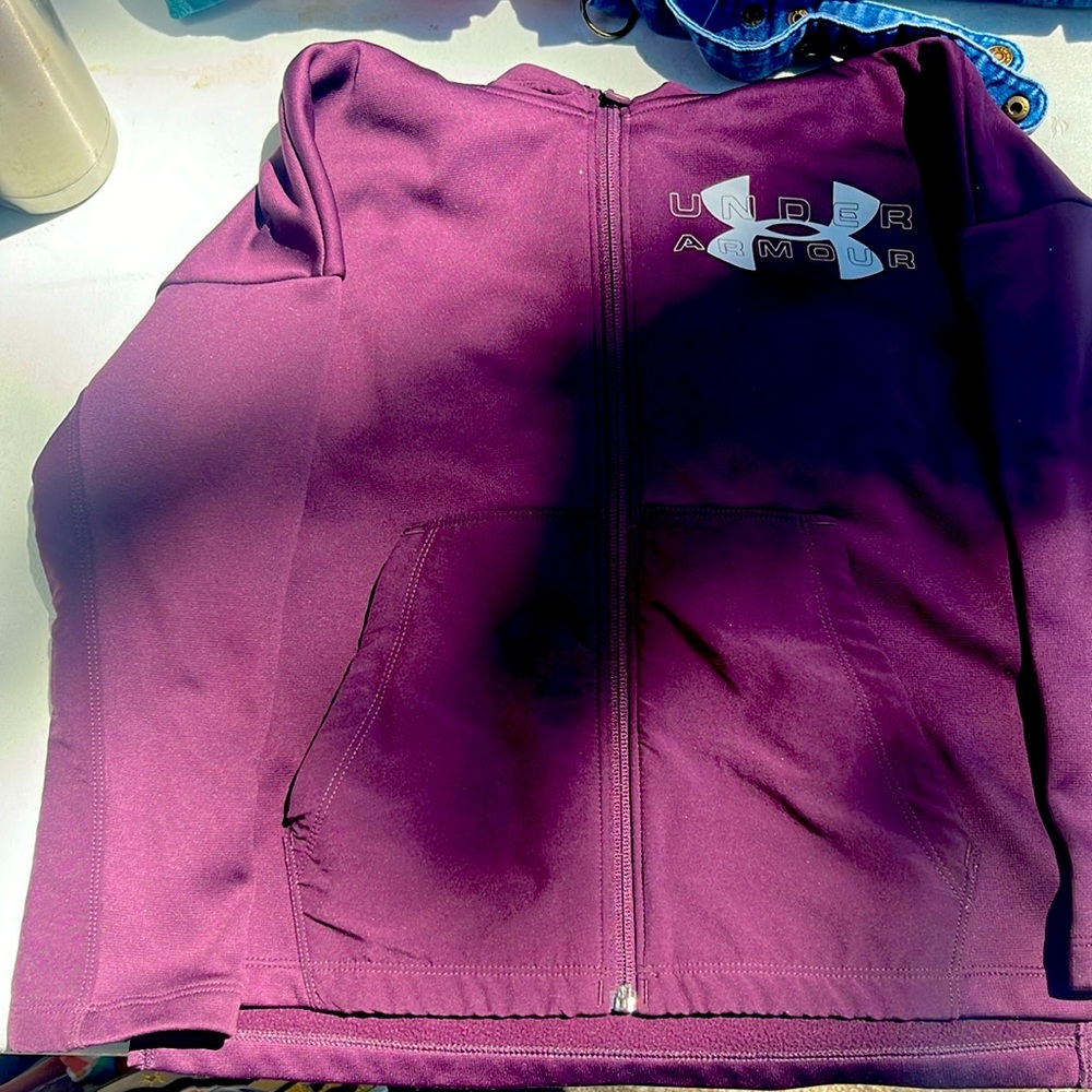 Its good for kids cute for a day out it is under armor